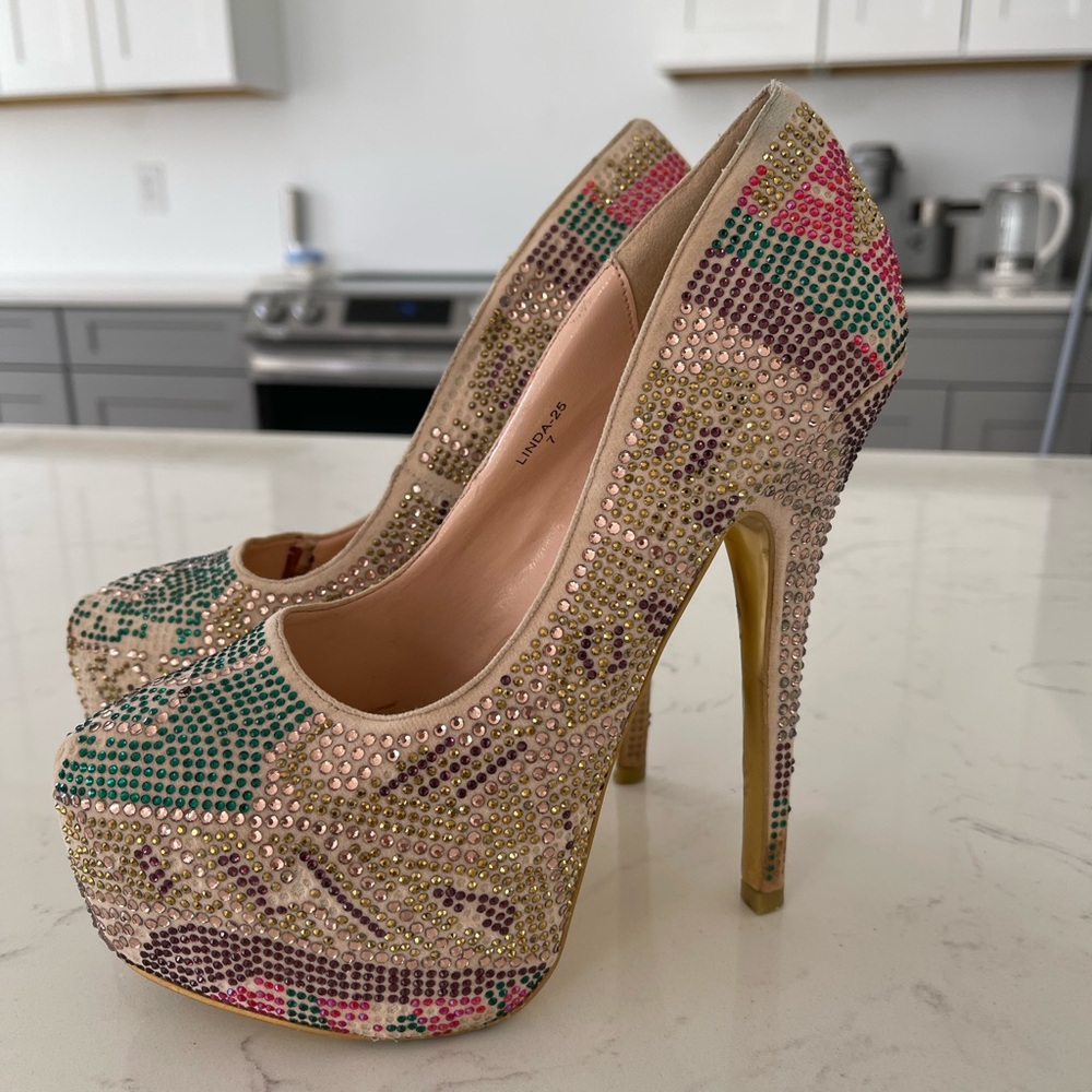 high heels - Picture 2 of 2